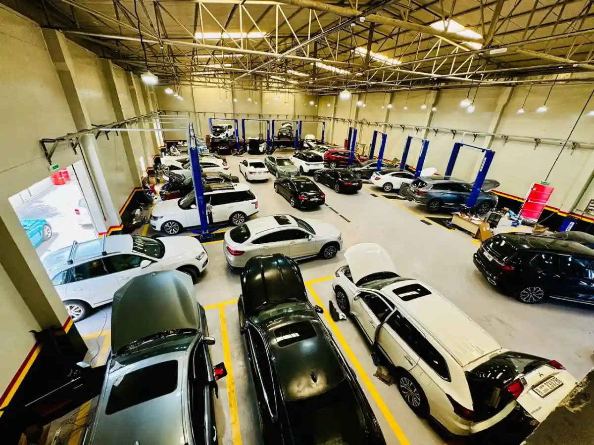 Specialist service bay